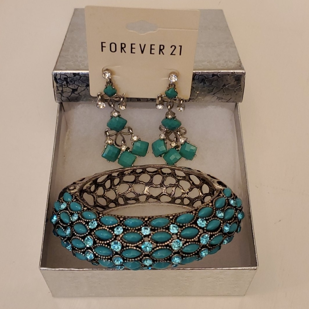 NEW Turquoise Crystal and Stone Set